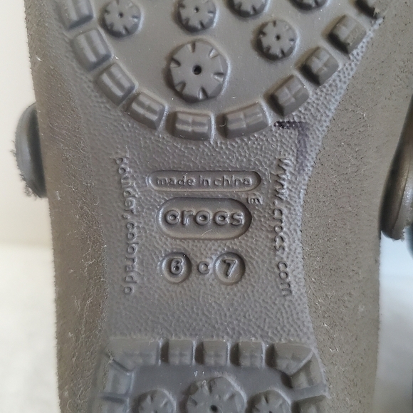 𝅺CROCS Brown Faux Fur Lined Suede Mary Jane Slip On Shoes Child Size 6-7 - Picture 11 of 11